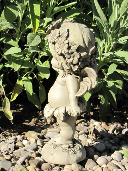 Elfe Lalula mit Blüte, Resin