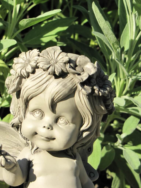 Elfe Lalula mit Blüte, Resin