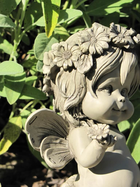 Elfe Lalula mit Blüte, Resin