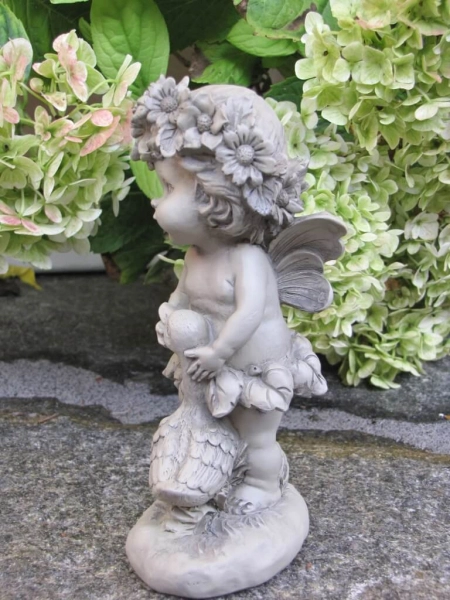 Elfe Lalula mit Gans aus Resin