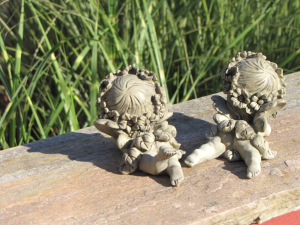 Elfenpaar Lalula liegend, Resin