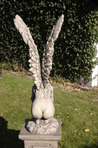 hockende Engelsfrau Rachel aus Steinguss, 114 cm