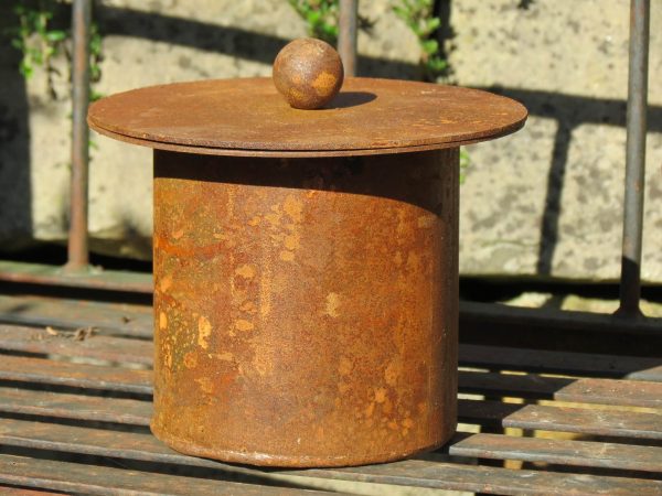 Feuertopf Metall mit Edelrost