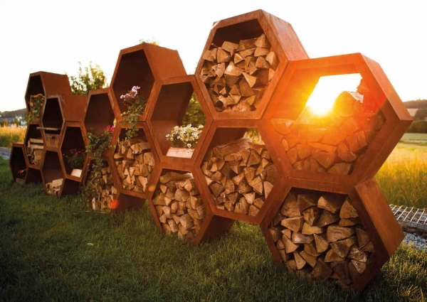 Edelrost Kaminholzregal oder Holzlege in 6-eckiger Ausführung