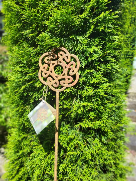 Edelrost Gusseisen Gartenstecker keltisches Rad des Glücks