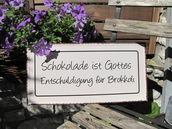 Shabby Chic Metallspruchschild Schokolade Brokkoli