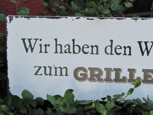 Shabby Chic Metallspruchschild "Willen zum Grillen"