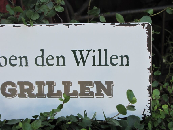 Shabby Chic Metallspruchschild "Willen zum Grillen"
