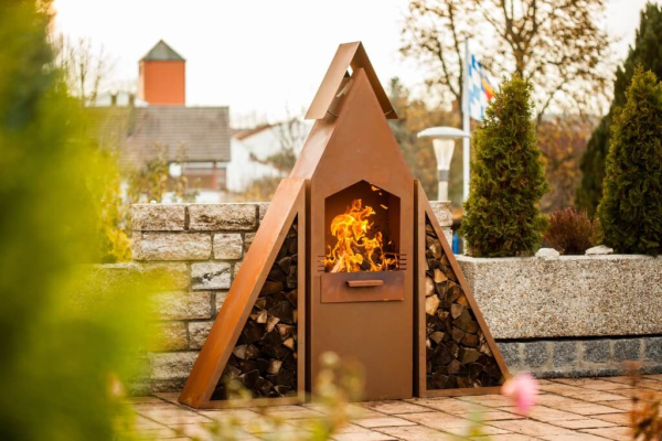Edelrost Pyramidengrill