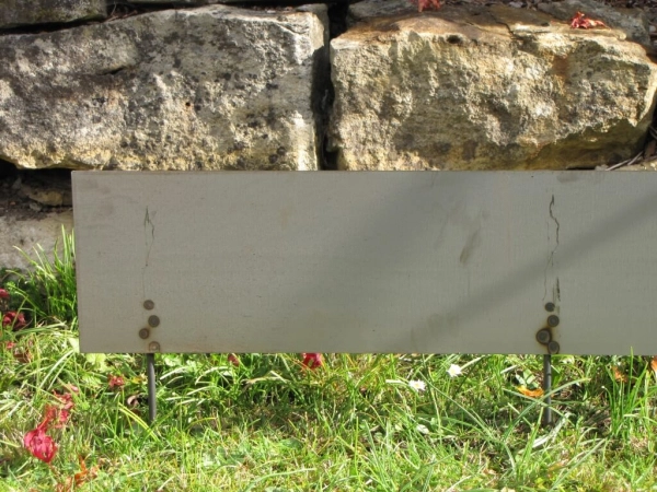 Beeteinfassungen oder Rasenkanten aus Rohstahl