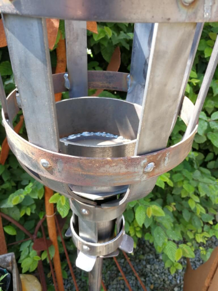 rustikale Gartenfackel aus Metall inkl. Metallstab