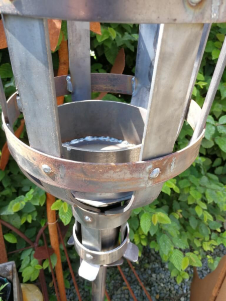 rustikale Gartenfackel aus Metall inkl. Metallstab und Wachsrolleneinsatz