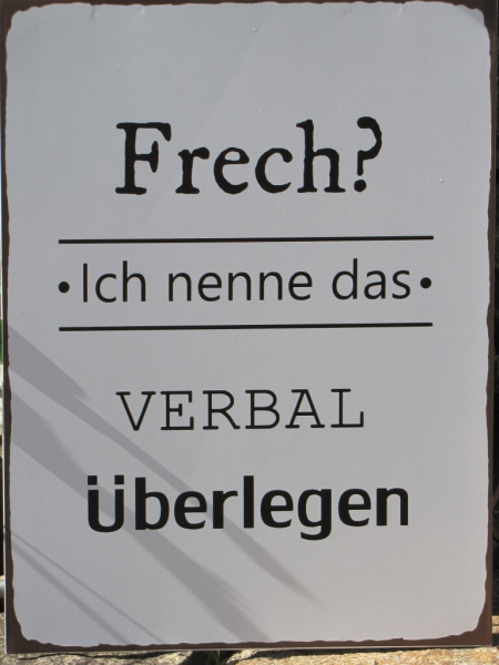 Shabby Chic Metallspruchschild "Frech"