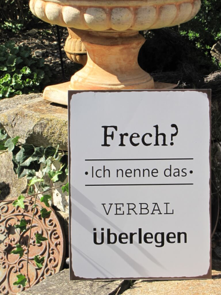 Shabby Chic Metallspruchschild "Frech"