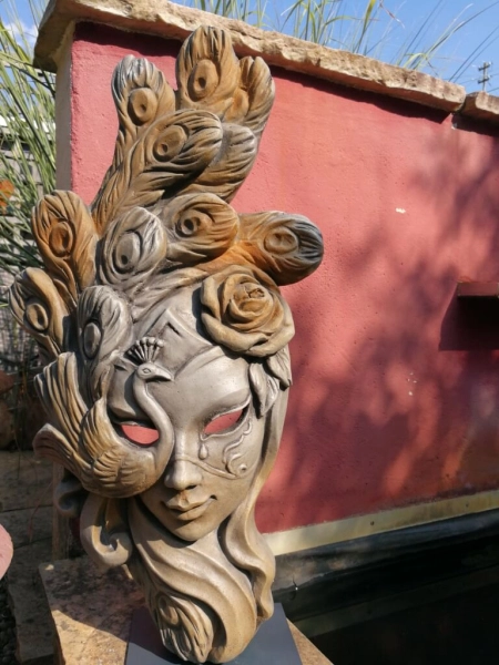 Venezianische Maske Follia aus Steinguss