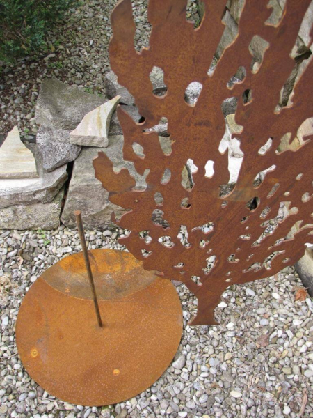 Zypresse mit Ausschnitten aus Edelrost, massiv mit Platte