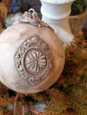 Shabby Dekokugel mit Barock-Rahmen große Blüte, nougat-braun
