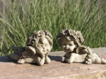 Elfenpaar Lalula liegend, Resin